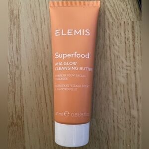 ELEMIS Superfood AHA GLOW CLEANSING BUTTER
PUMPKIN GLOW FACIAL CLEANSER